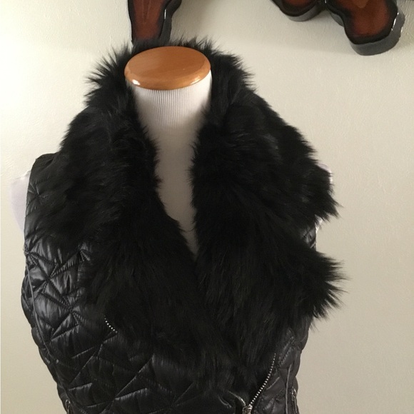 HOST PICK- JUICY COUTURE BLACK COLLARED QUILTED VEST/LOGO CHARM ON ZIPPER/SZ M - Picture 5 of 11